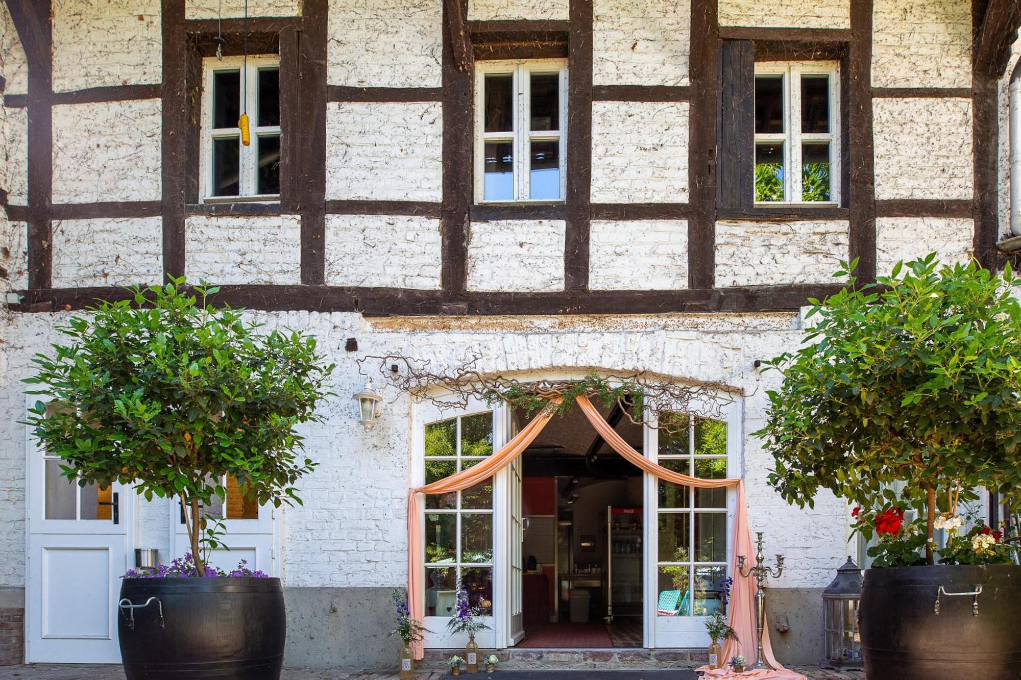 Landhaus Danielshof Hotel Bedburg Exterior photo