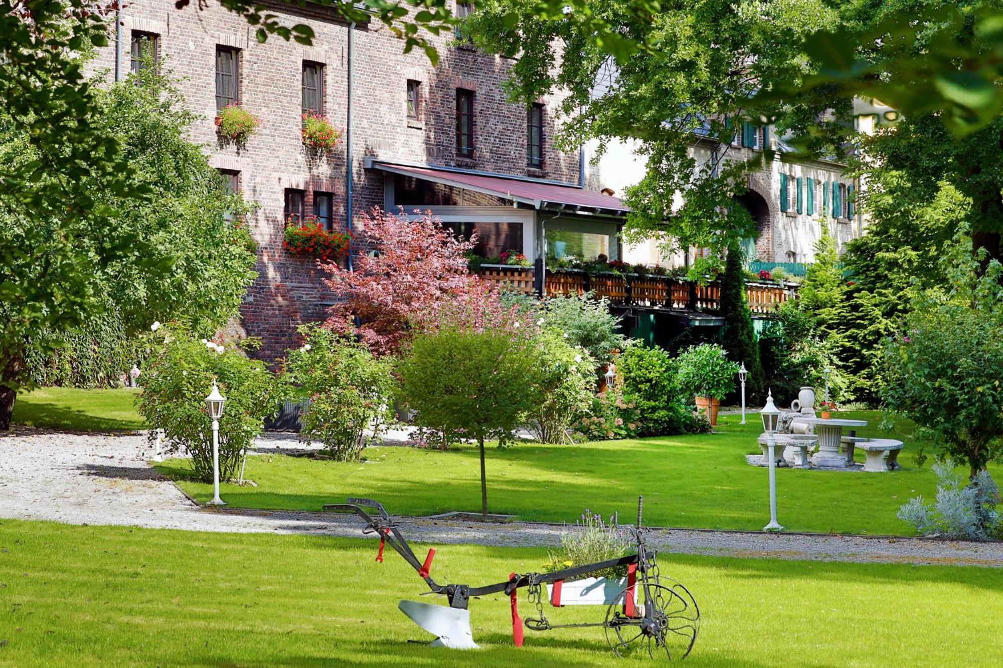 Landhaus Danielshof Hotel Bedburg Exterior photo